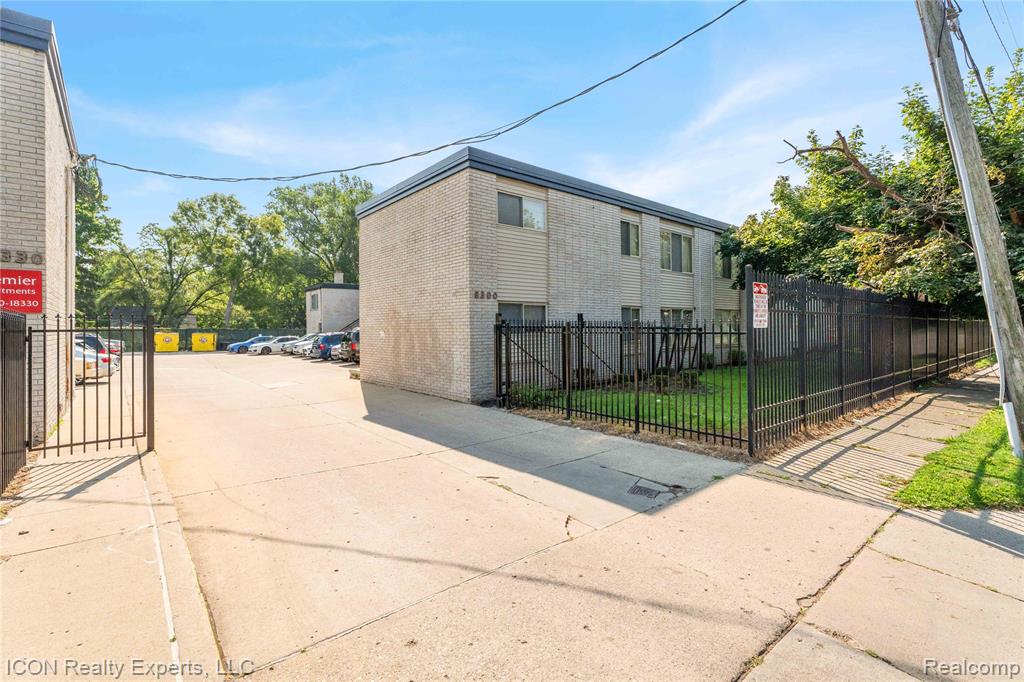 18400 Lahser Road, Detroit, MI 48219 — Photo 19