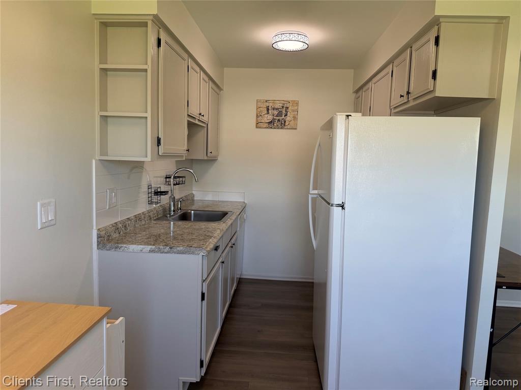 204 Princeton Drive, South Lyon, MI 48178 — Photo 13