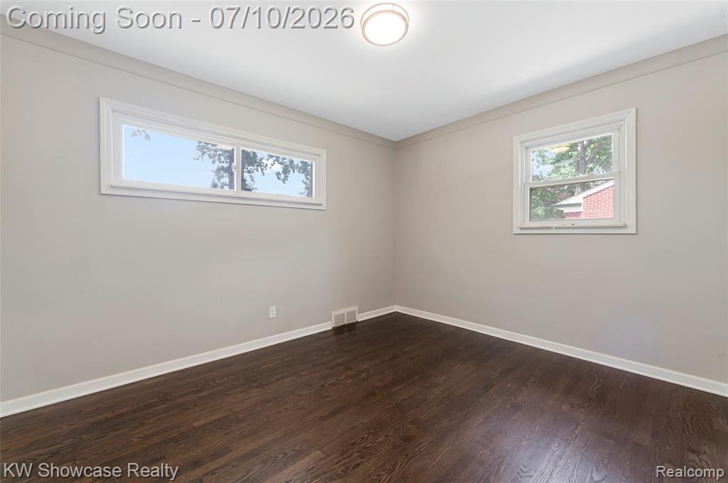 9370 Gillman Street, Livonia, MI 48150 — Photo 12