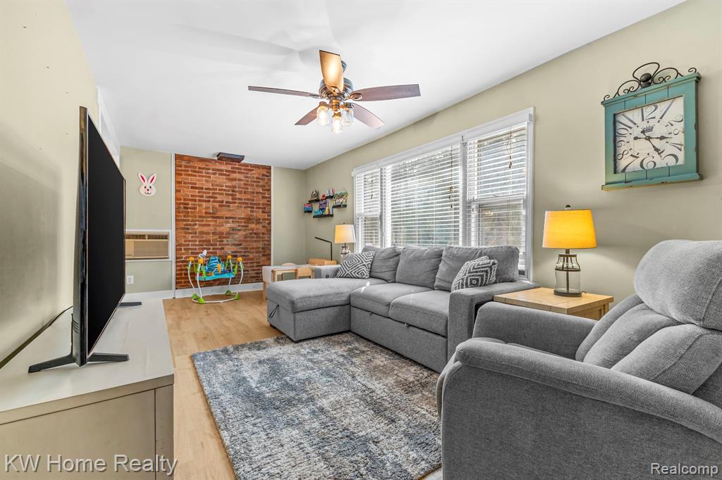 4215 Newton Road, Commerce Twp, MI 48390 — Photo 7