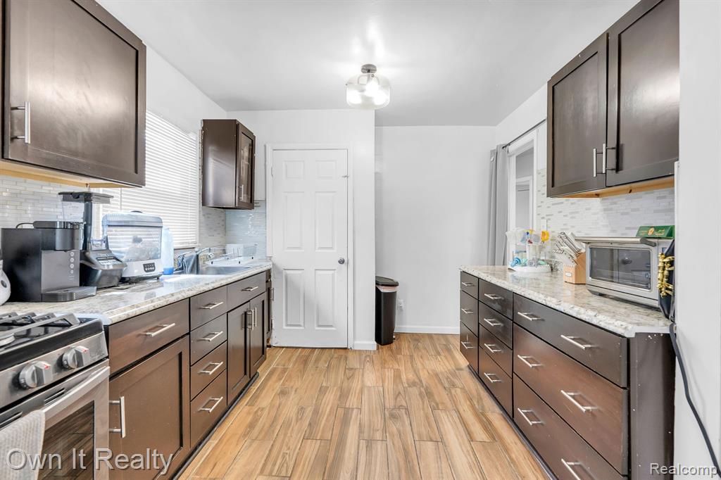 5461 JONATHON Street, Dearborn, MI 48126 — Photo 11