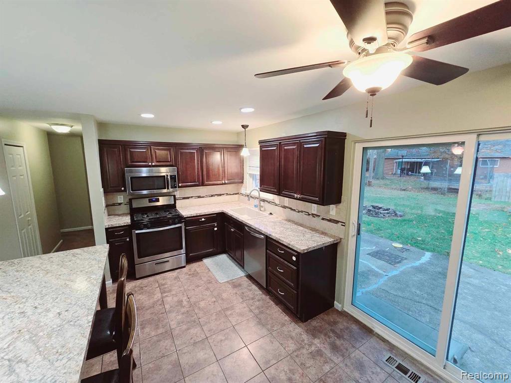 438 N HANLON Street, Westland, MI — Photo 9