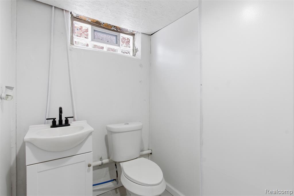 16557 Lenore, Detroit, MI 48219 — Photo 10