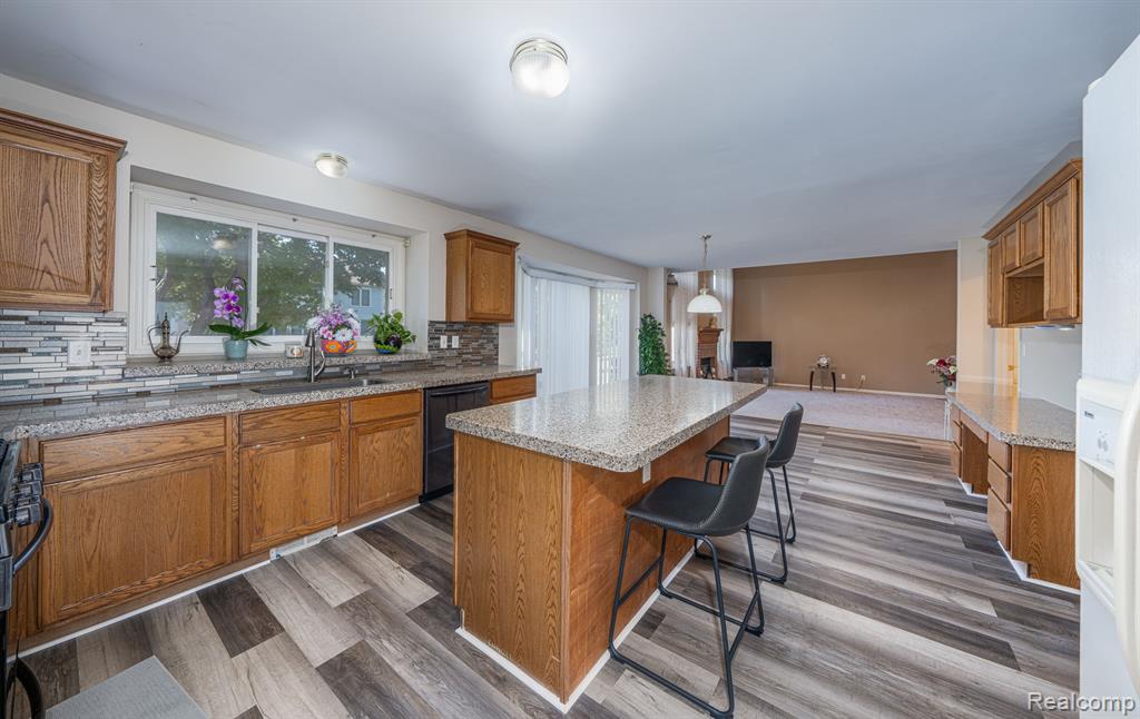 46856 GLENGARRY Boulevard, Canton, MI 48188 — Photo 28