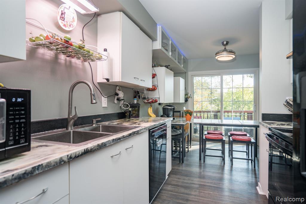585 Winwood Circle, Walled Lake, MI 48390 — Photo 13