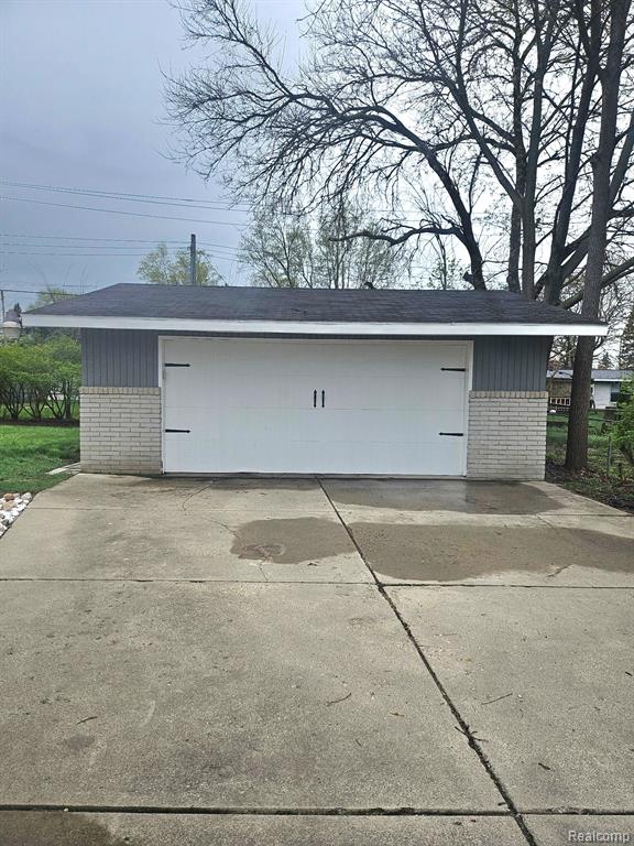 2121 S Commerce Road, Wolverine Lake, MI 48390 — Photo 8