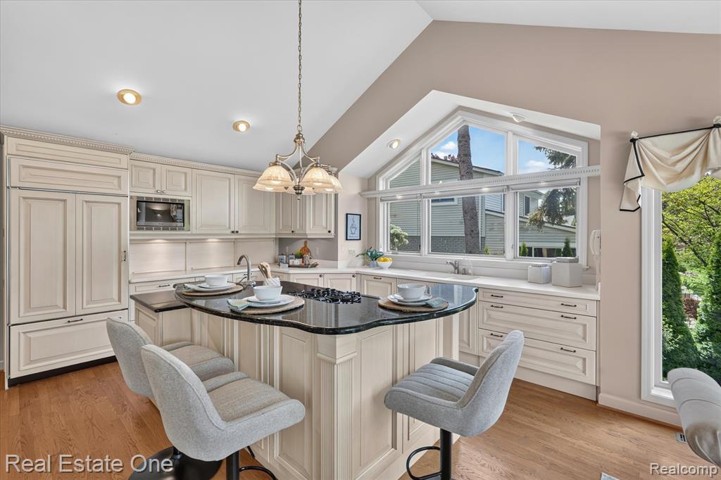 5161 Ledgewood Drive, Commerce Twp, MI 48382 — Photo 19