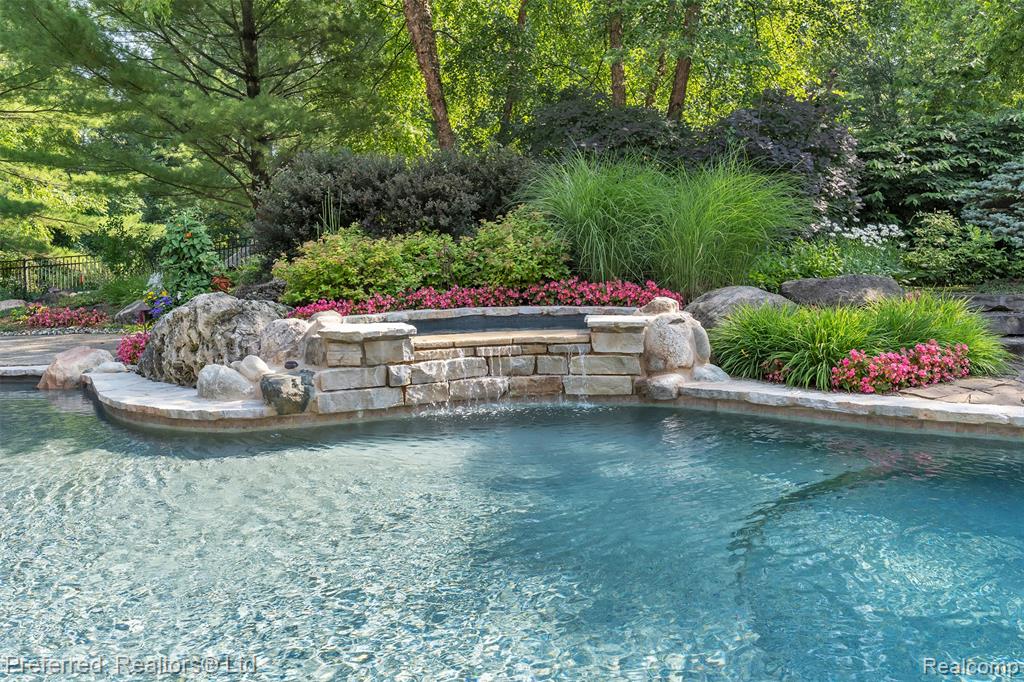 12196 Woodline Drive, Fenton, MI 48430 — Photo 88