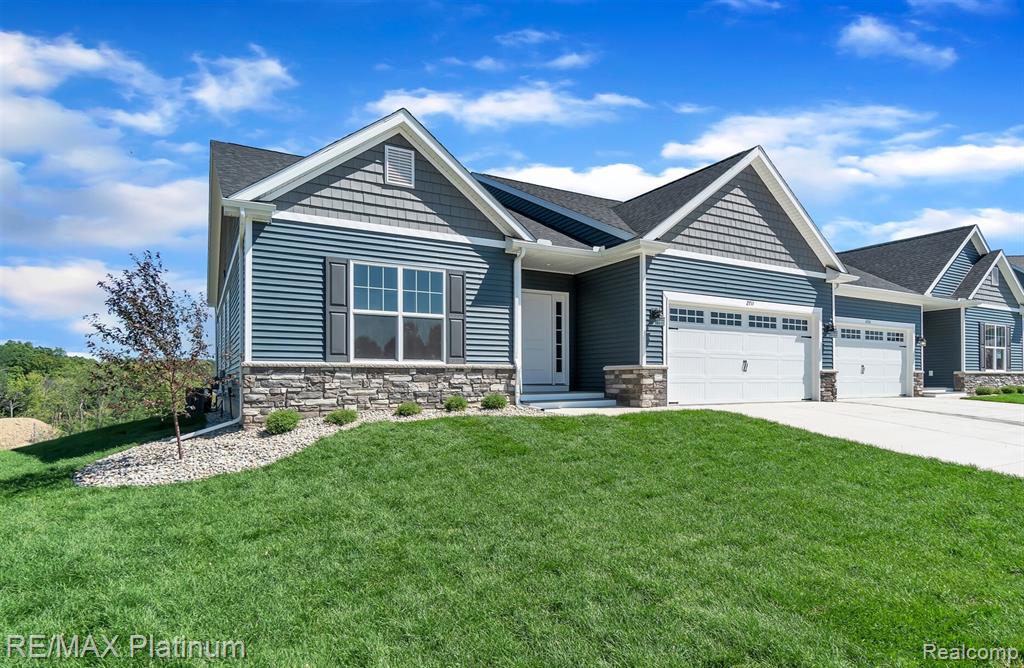 836 Oakwood Circle, 36, Fenton, MI 48430 — front exterior