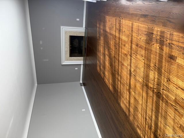 836 Harcourt Road E, Grosse Pointe Park, MI 48230 — Photo 3