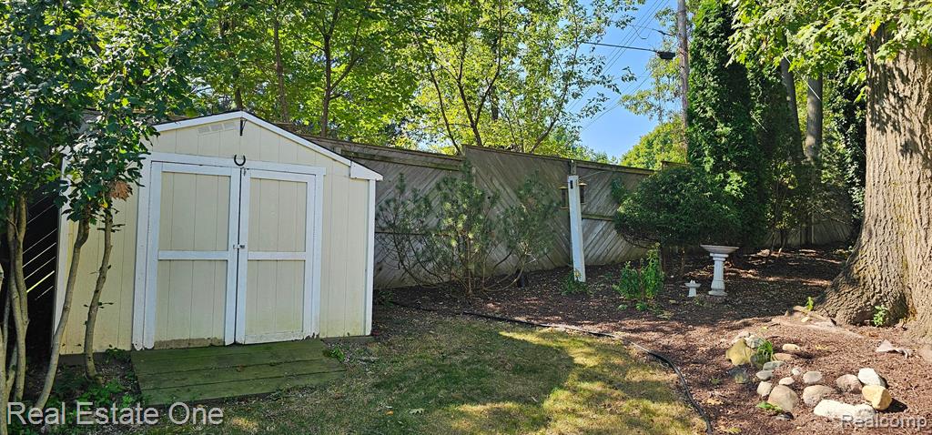 961 Abbey Lane, Milford, MI 48381 — Photo 30