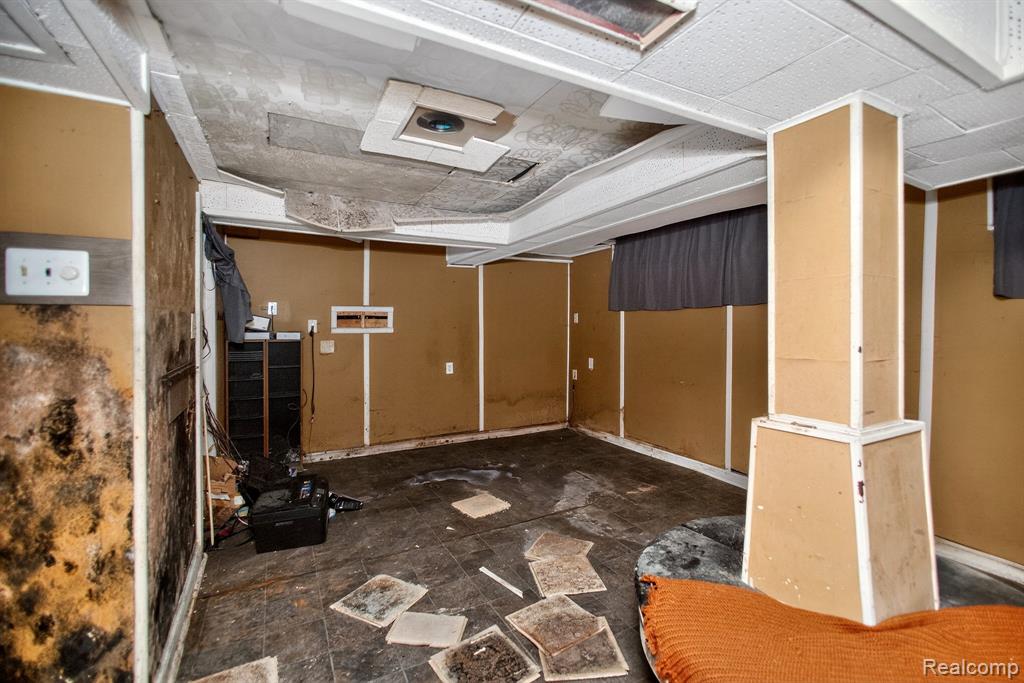 2437 Longfellow Street, Detroit, MI 48206 — Photo 38