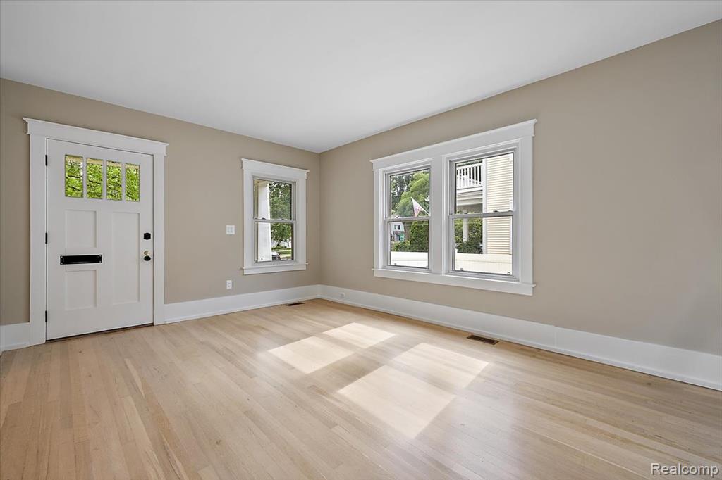 776 W LINCOLN Street, Birmingham, MI 48009 — Photo 2