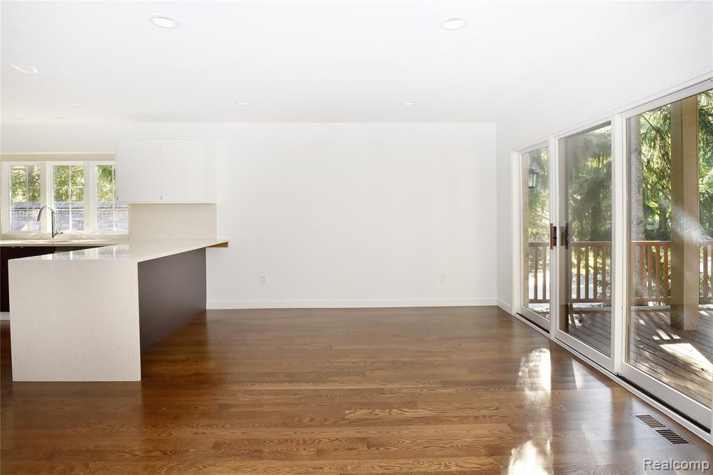 32175 Spruce Lane, Beverly Hills, MI 48025 — Photo 8