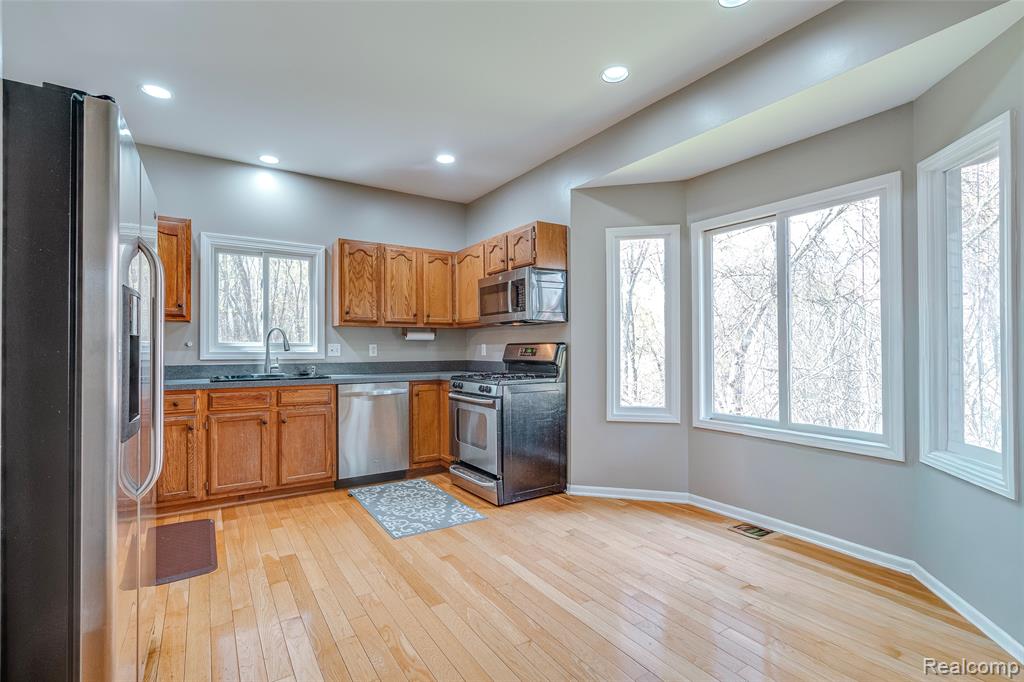 461 Alexander Drive, Commerce Twp, MI 48390 — Photo 23