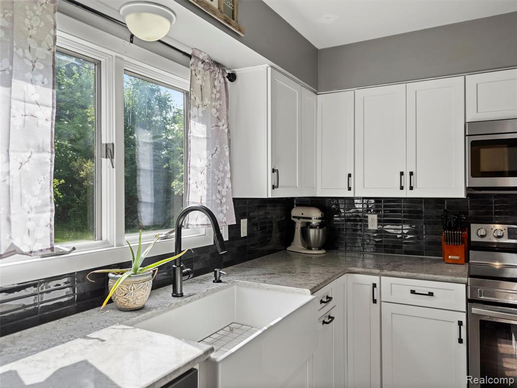8497 Hickory Hill Drive, Grand Blanc, MI 48439 — Photo 14