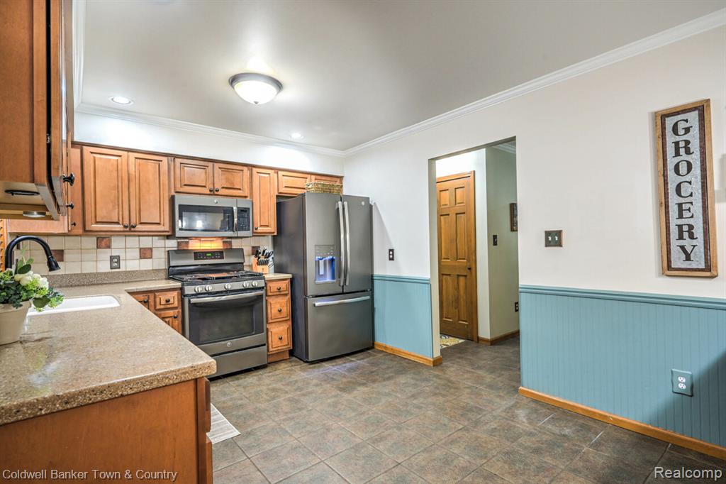 978 Oak Ridge Circle, Brighton, MI 48116 — Photo 14