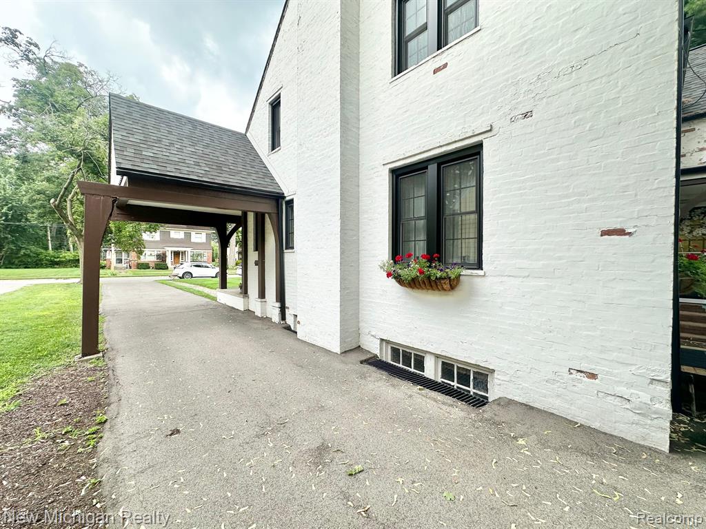 622 CLARK Street, Owosso, MI 48867 — Photo 6