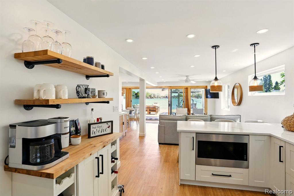 807 PINE TREE Road W, Lake Orion, MI 48362 — Photo 15
