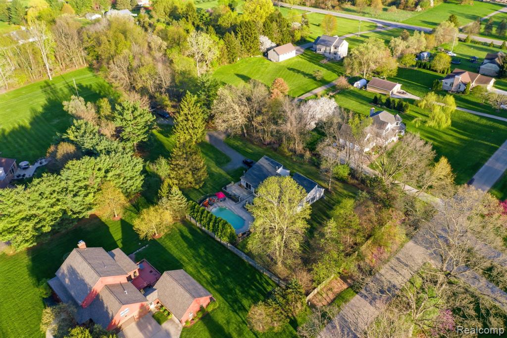 2411 Wixom Trail, Milford, MI 48381 — Photo 65