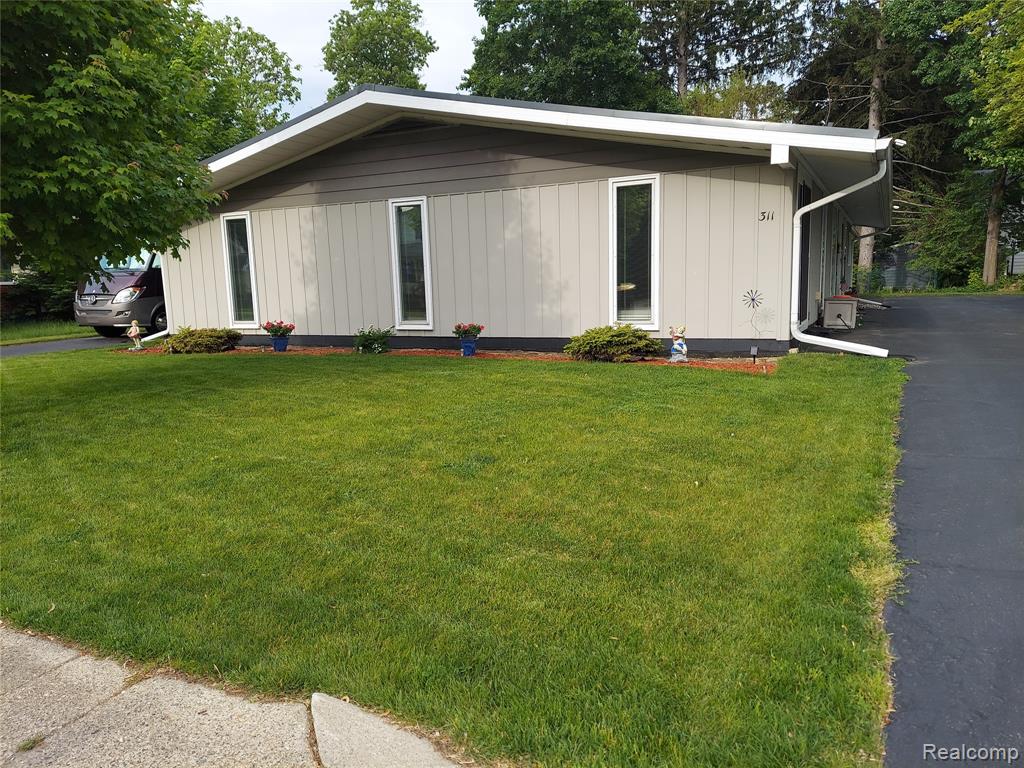 311 S Clinton Street, Stockbridge, MI 49285 — Photo 2