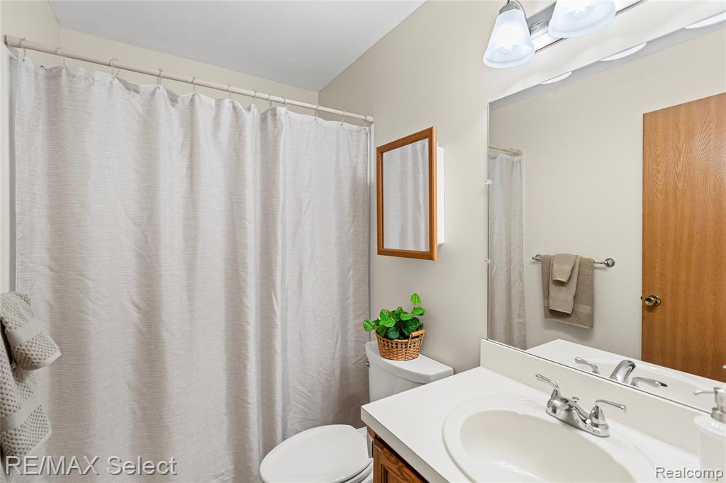 5059 Sandalwood Drive, Grand Blanc, MI 48439 — Photo 21