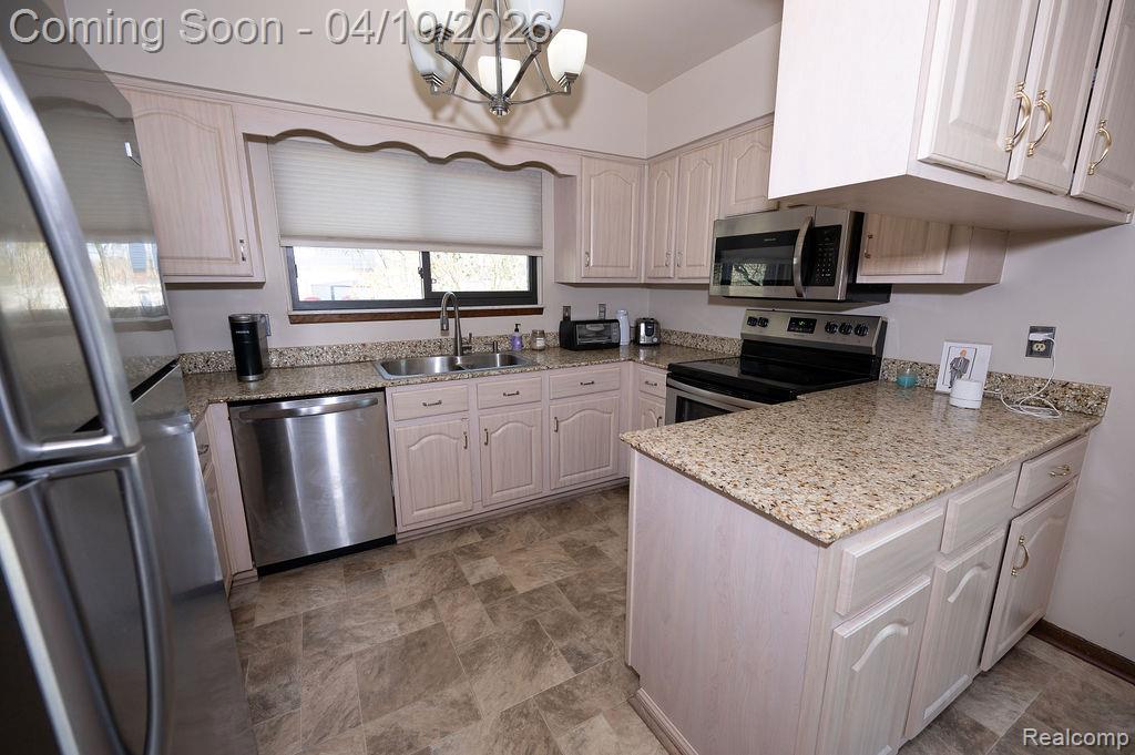 14284 Balmoral Street, Riverview, MI 48193 — Photo 17