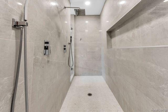 8343 STONEY CREEK Drive, South Lyon, MI 48178 — Photo 34