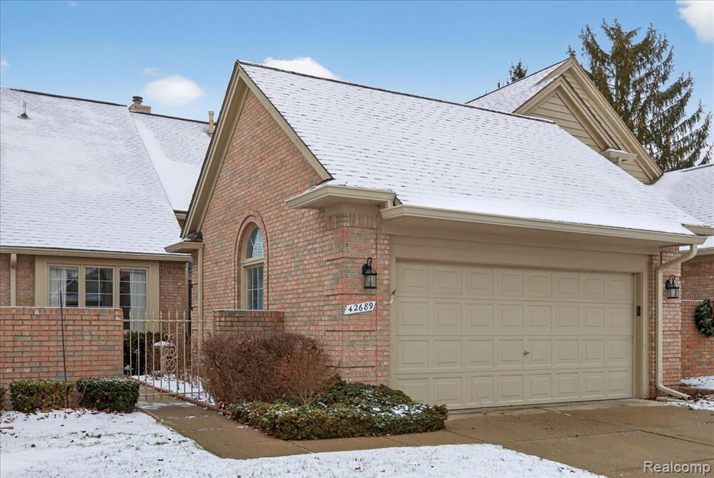 42689 Jason Court, 107, Sterling Heights, MI 48313 — Photo 2