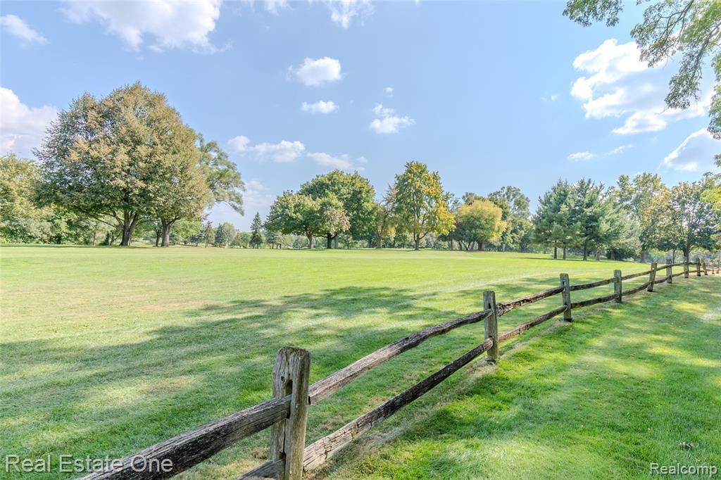 4575 Fairway Court, Waterford, MI 48328 — Photo 7
