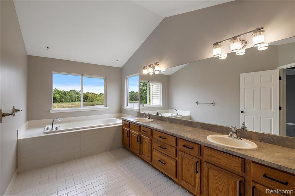 5390 Plantation Drive, Commerce Twp, MI 48382 — Photo 40