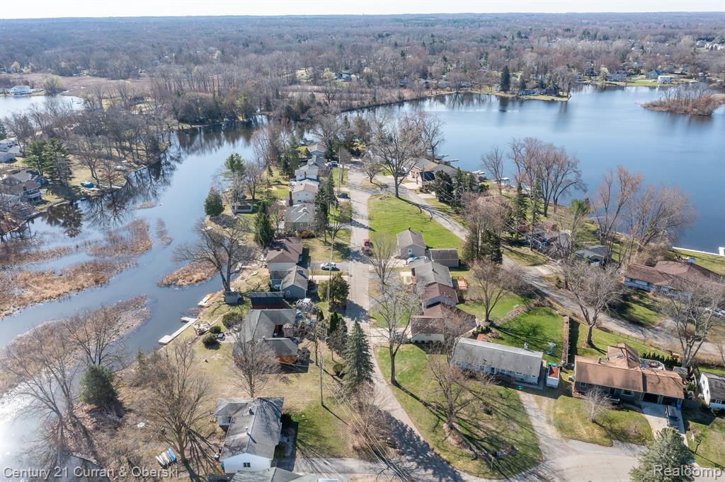 6084 BROCKWAY Street, Commerce Twp, MI 48382 — Photo 35