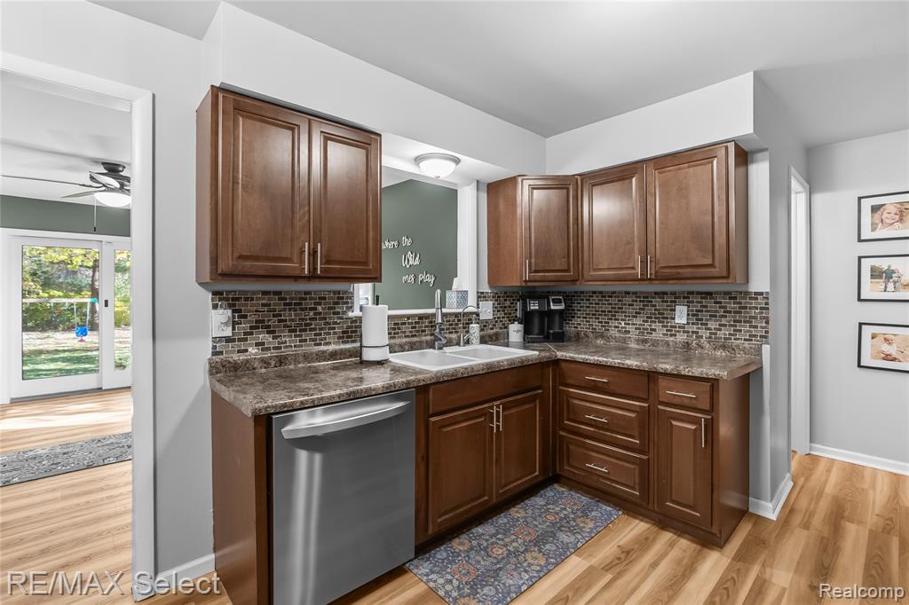 4327 S Dye Road, Swartz Creek, MI 48473 — Photo 11