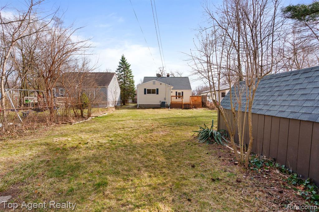 3986 BEECHGROVE Drive, Waterford, MI 48328 — Photo 25