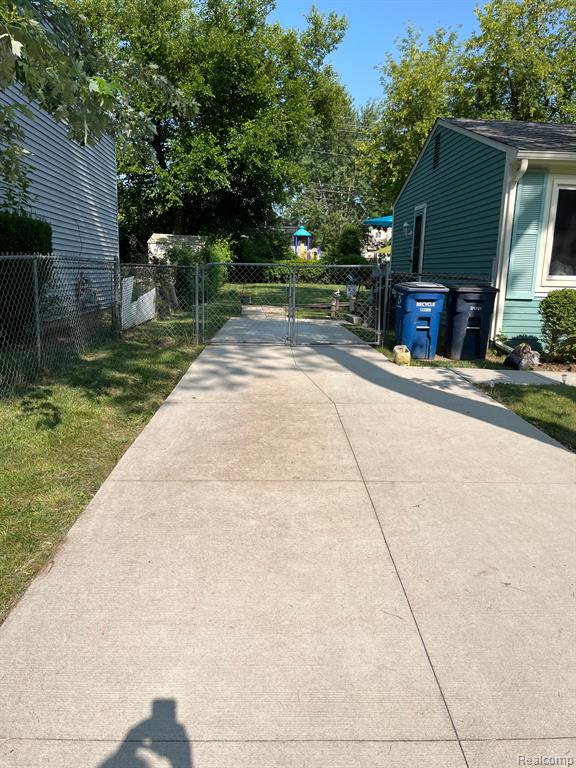 2183 HEMLOCK Drive, Ann Arbor, MI 48108 — Photo 22