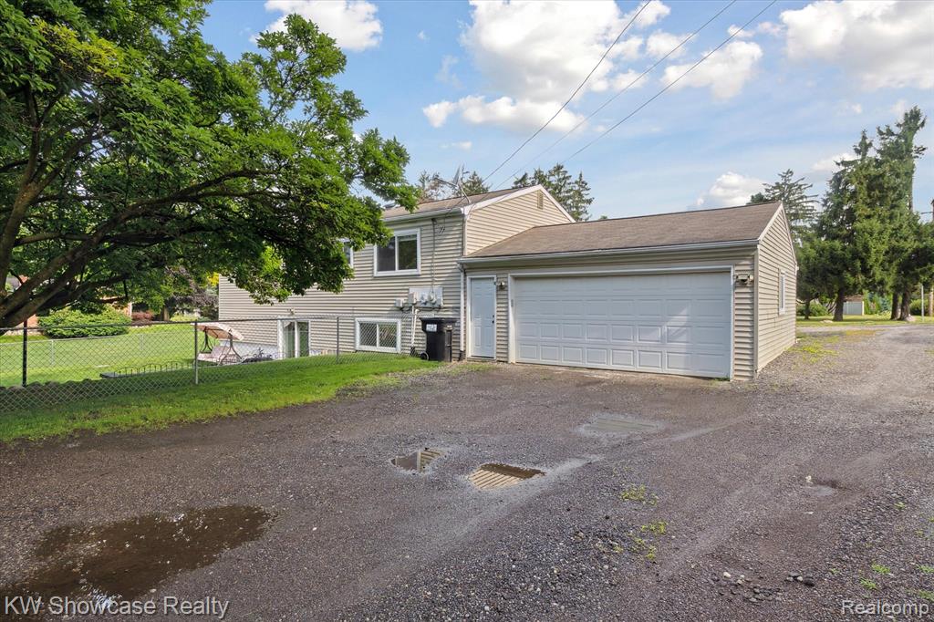 9296 Hilton Road, Brighton, MI 48114 — Photo 36