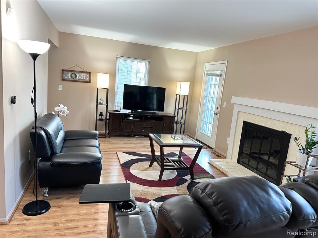 21306 E GLEN HAVEN Circle, Northville, MI 48167 — Photo 4