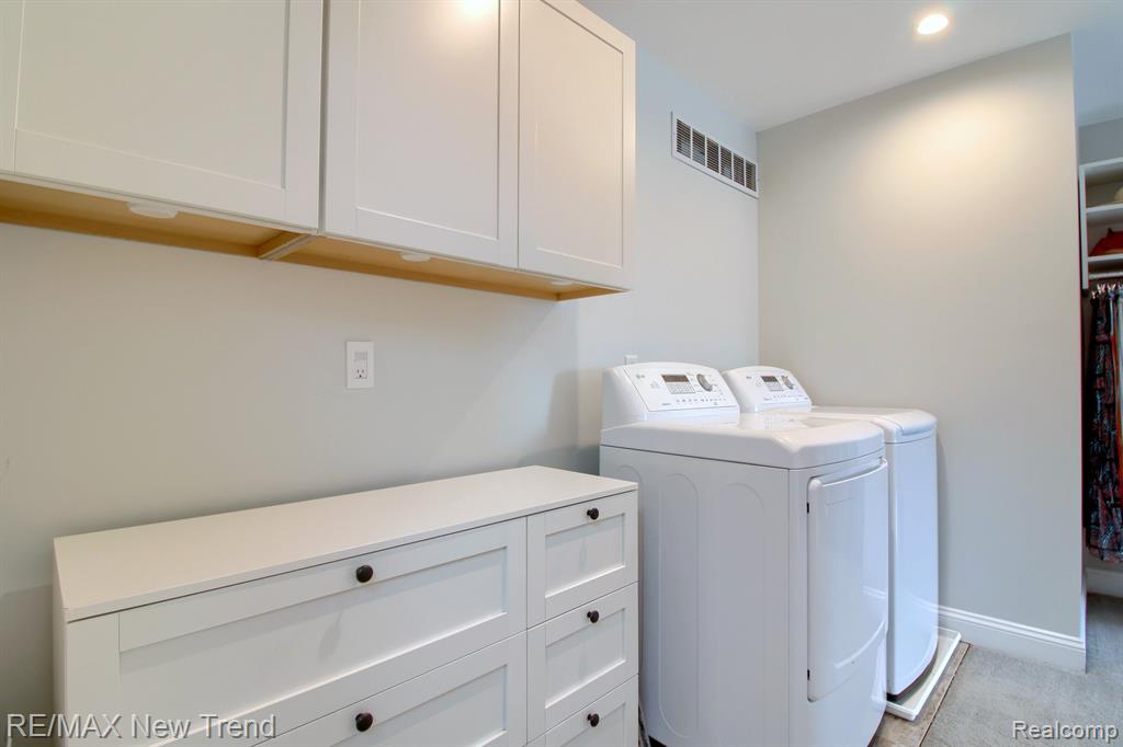 9457 DALEVIEW Drive, South Lyon, MI 48178 — Photo 17