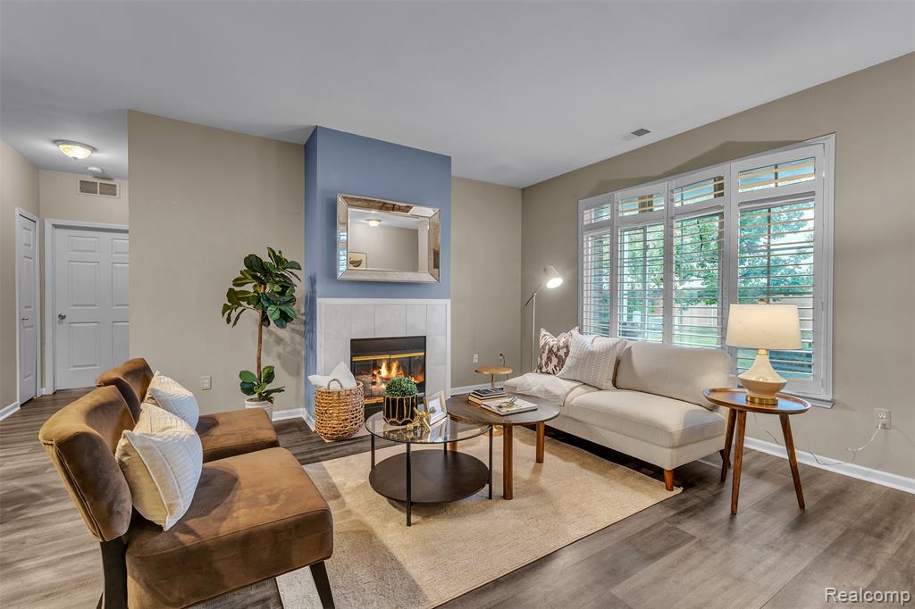 5589 TWIN OAKS Drive, Sterling Heights, MI 48314 — Photo 8