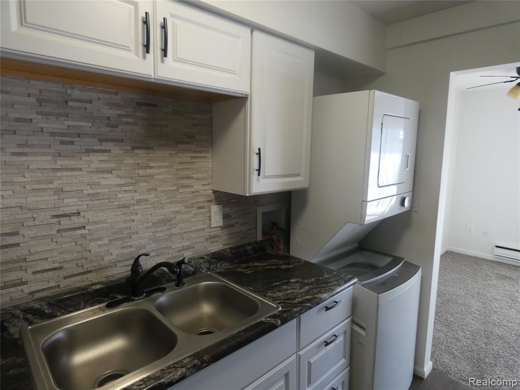 1862 Colonial Village Way, 3, Waterford, MI 48328 — Photo 8