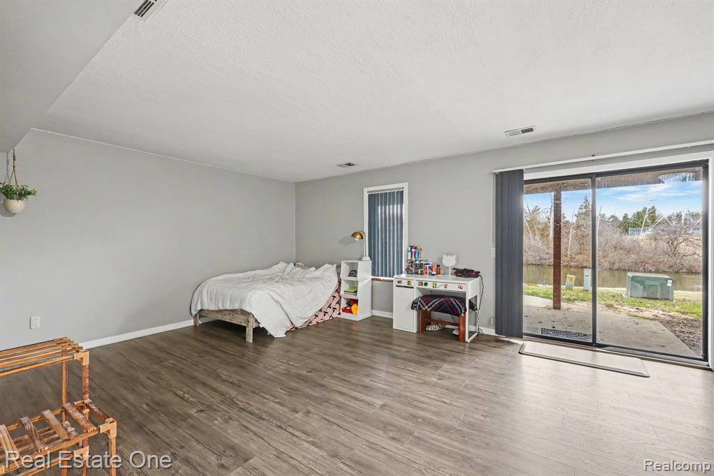 6892 Northcrest Way E, Clarkston, MI — Photo 21