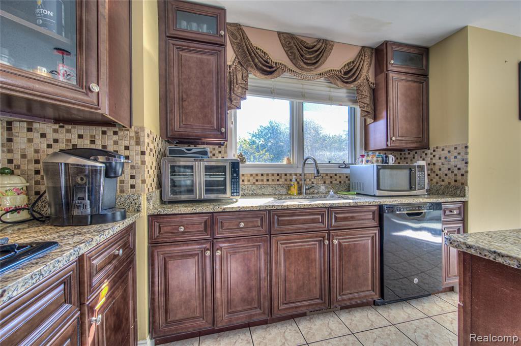 6460 Charles Drive, West Bloomfield, MI — Photo 21