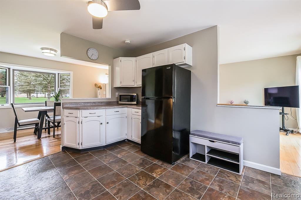 3672 W NORTH TERRITORIAL Road, Whitmore Lake, MI 48189 — Photo 17