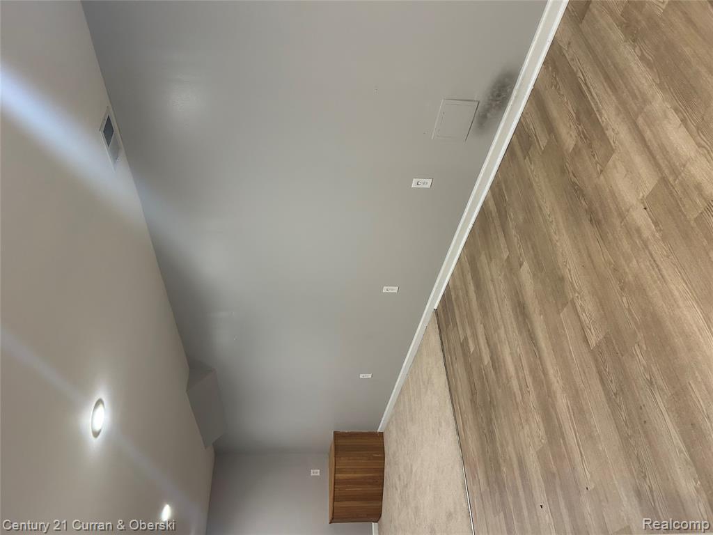 183 Legacy Park Circle, Dearborn Heights, MI 48127 — Photo 2