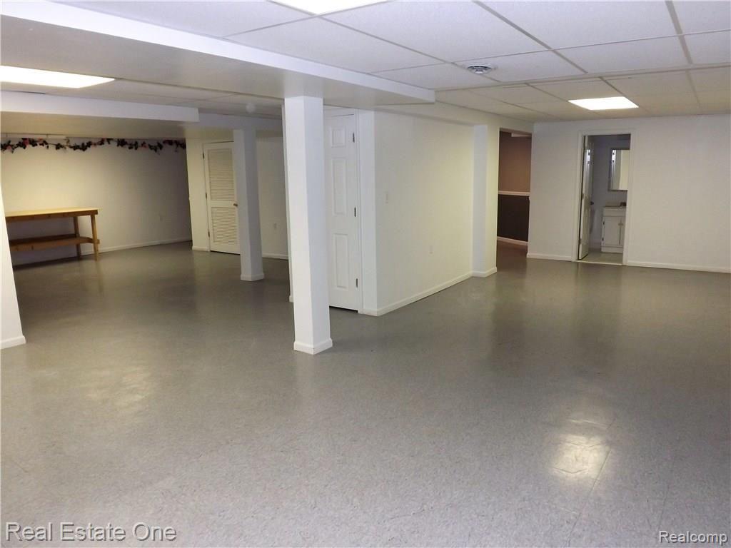 4066 COVENTRY Drive, Rochester Hills, MI 48326 — Photo 31