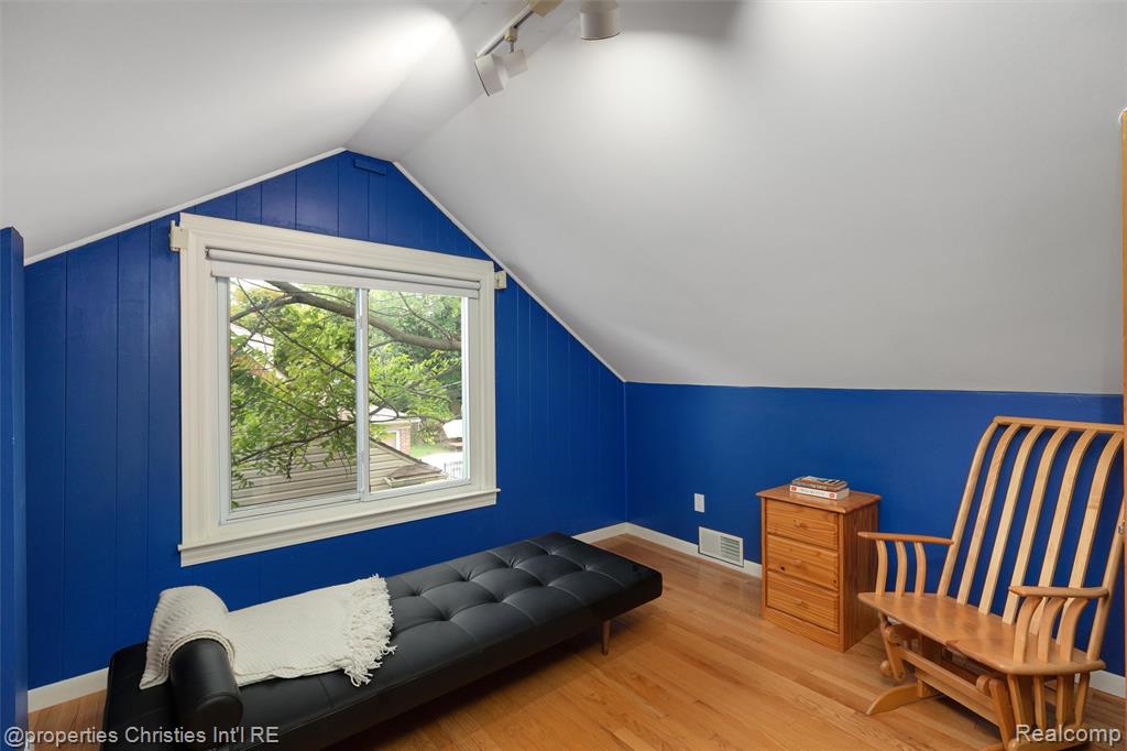 13323 Hart Avenue, Huntington Woods, MI — Photo 28