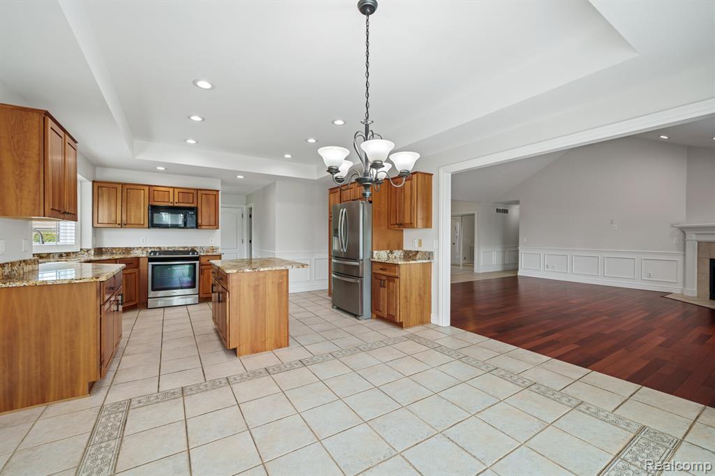 51384 Indian Pointe Drive, Macomb, MI 48042 — Photo 13