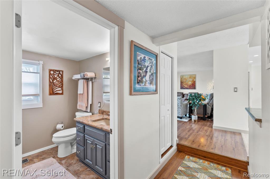 3101 W Maple Avenue, Flint, MI 48507 — Photo 32