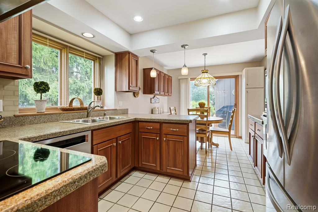 37622 Russett Drive, Farmington Hills, MI 48331 — Photo 9
