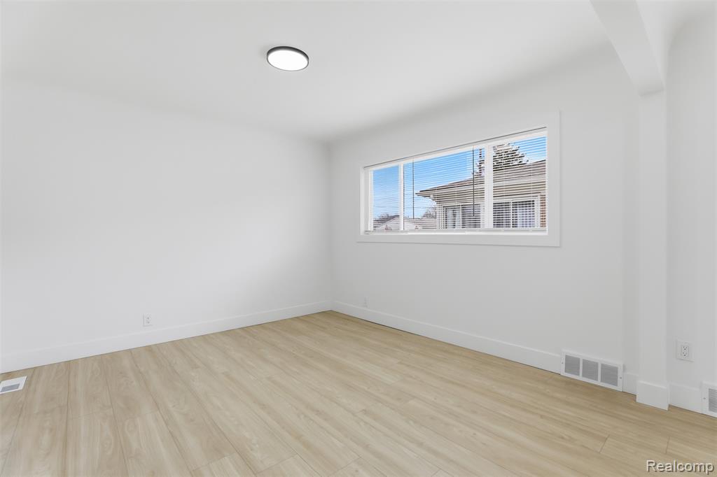15230 Oakwood Drive, Oak Park, MI 48237 — Photo 12